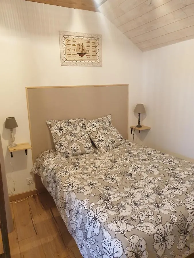 Holiday home Gite Atypique Avec Jacuzzi Hillion France
