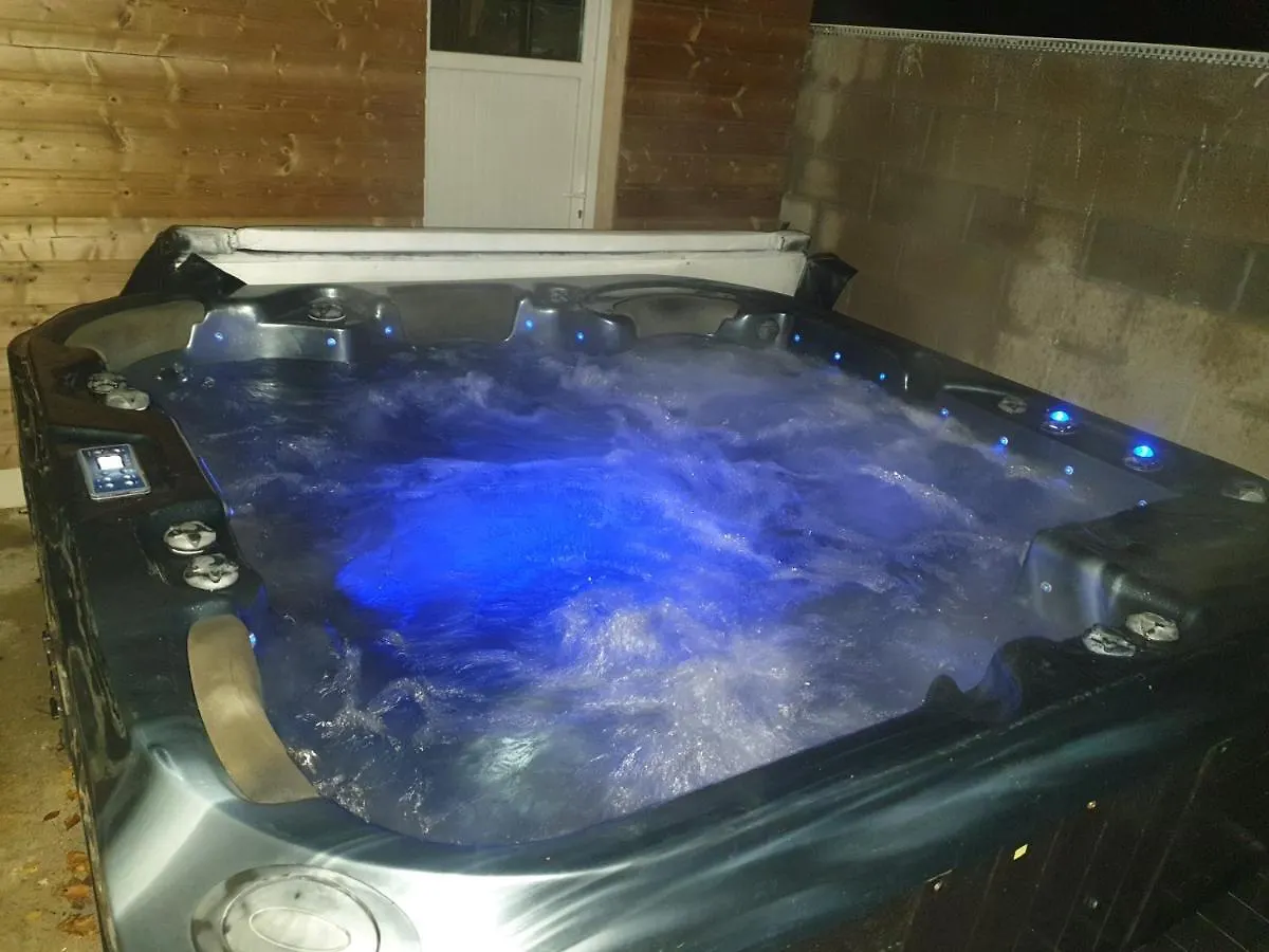 Gite Atypique Avec Jacuzzi Hillion