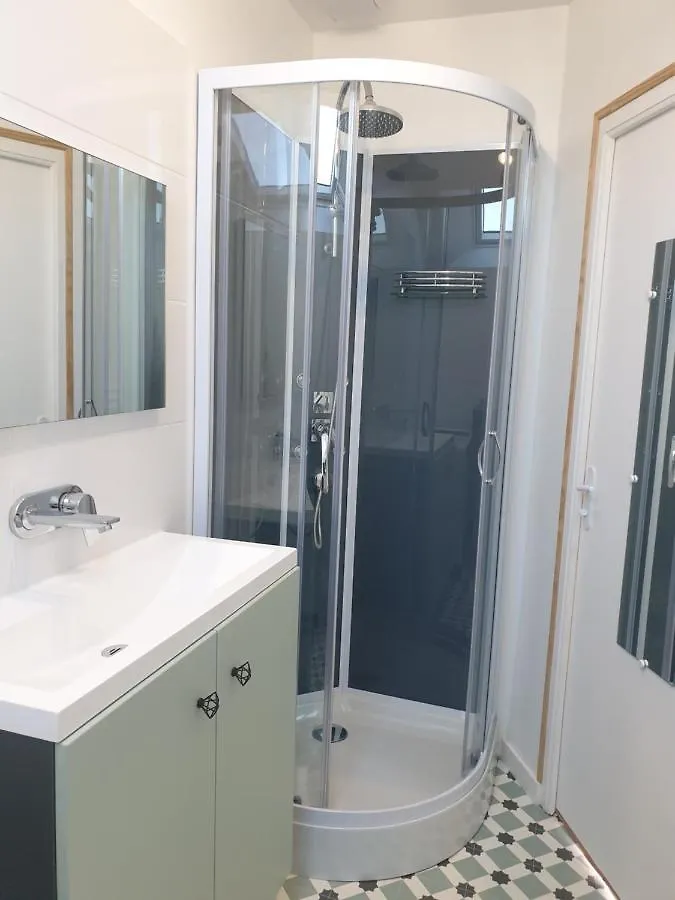 Holiday home Gite Atypique Avec Jacuzzi Hillion